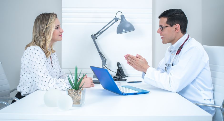 Female doctor discussing hot flash treatment options with a patient at Hommage Women's Clinic, Gangnam, Seoul