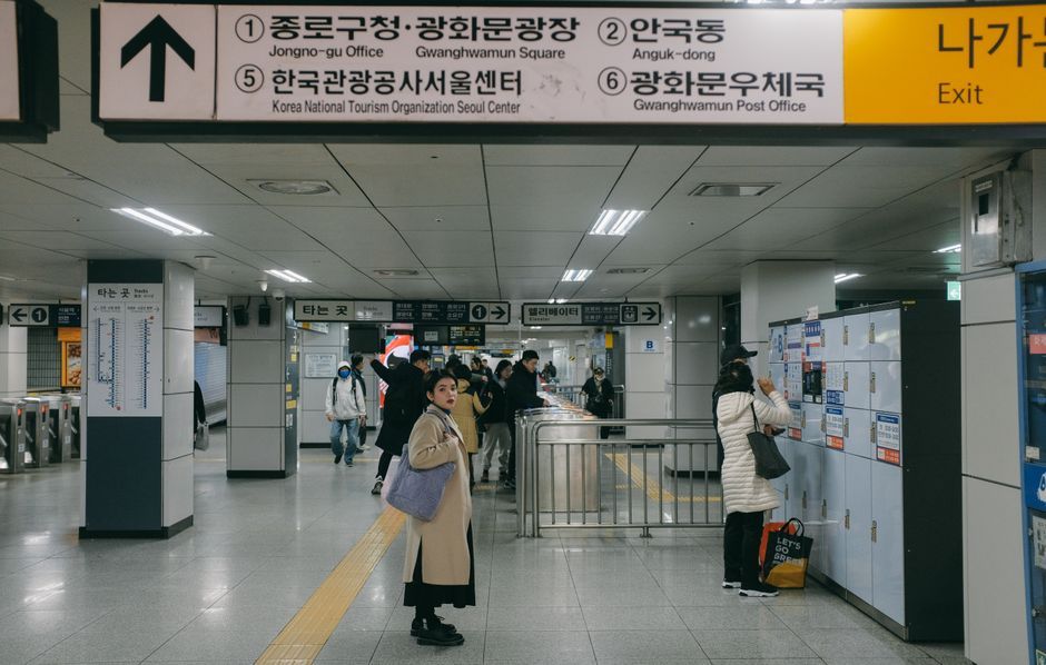 Seoul subway for international patients visiting Hommage Women's Clinic in Gangnam for vaginal dryness treatment