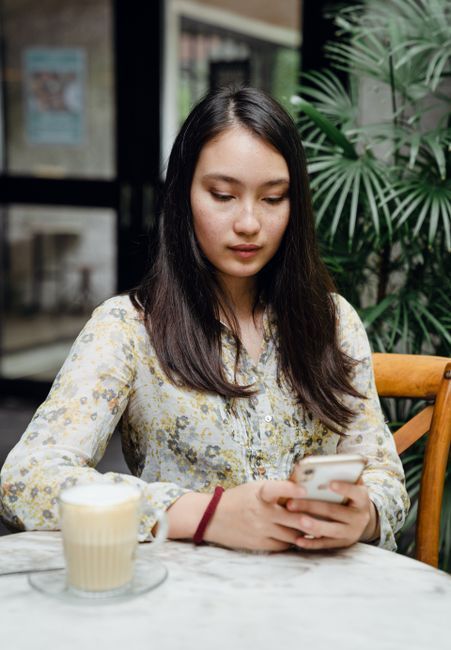 Messaging the clinic by WhatsApp or KakaoTalk for urgent emergency contraception, Hommage Women's Clinic, Gangnam, Seoul