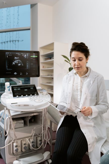 Private genital warts consultation with a female gynecologist at Hommage Women's Clinic, Gangnam, Seoul