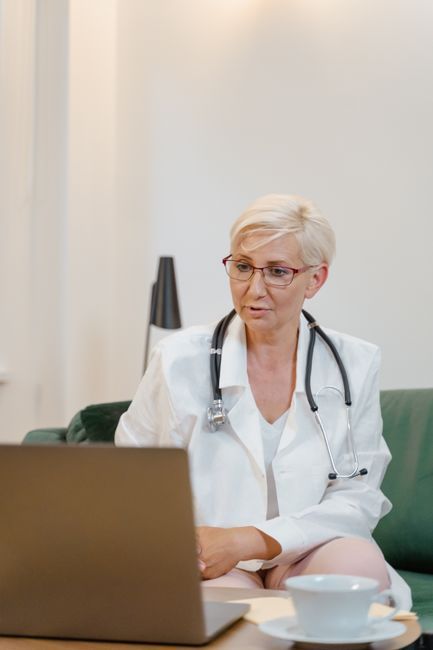Female doctor discussing urinary incontinence treatment options, Hommage Women's Clinic, Gangnam, Seoul