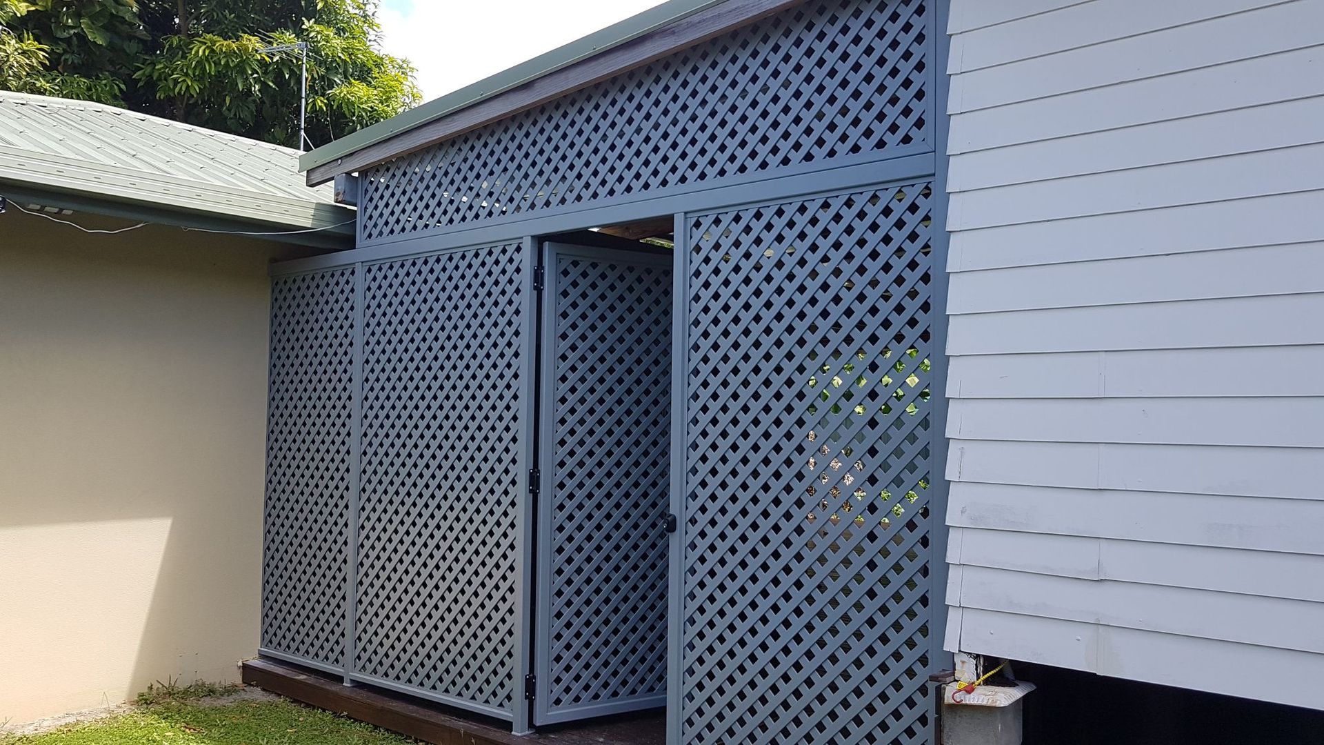 A White Lattice Enclosure — A & B Lattice World & Patios in Bungalow, QLD