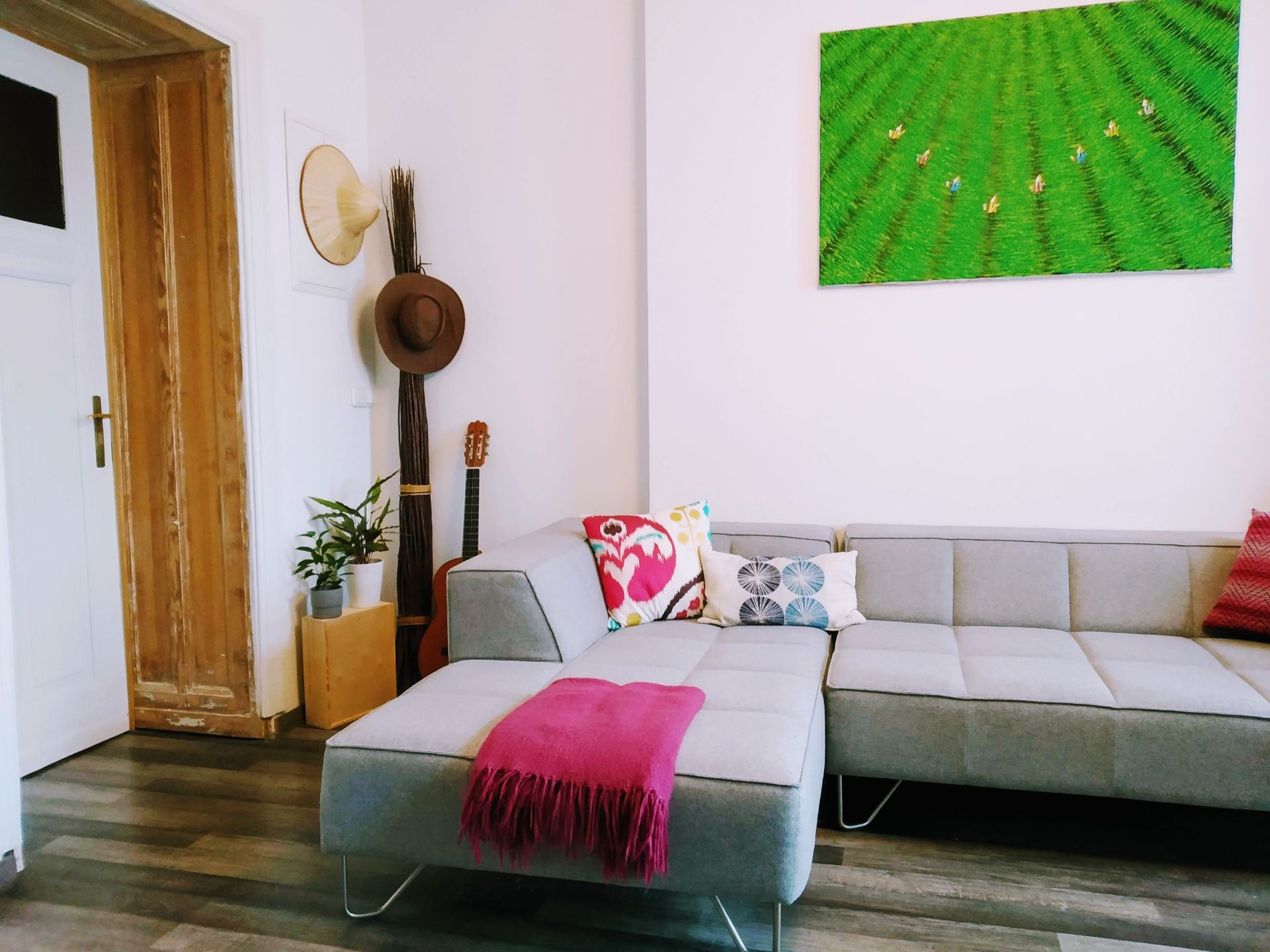 living room of our holiday renal in Berlin with a couch and a painting on the wall.