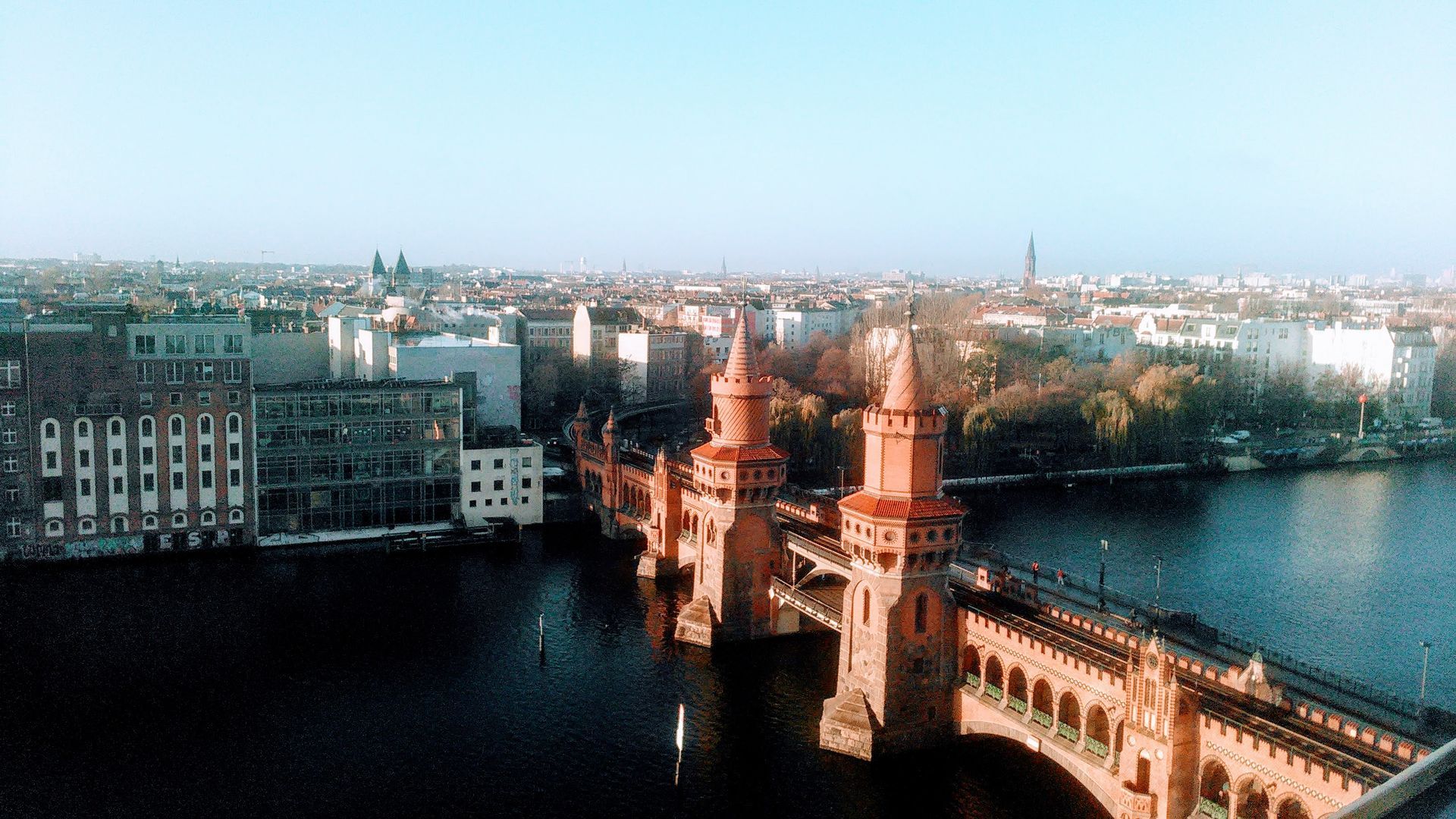 Oberbaumbrücke in Friedrichshain in Berlin