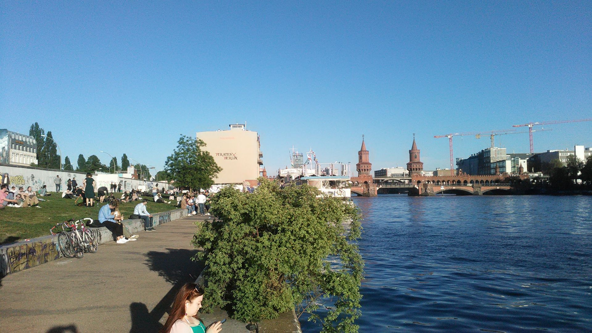 Picknick at the East Side Gallery in Friedrichshain in Berlin