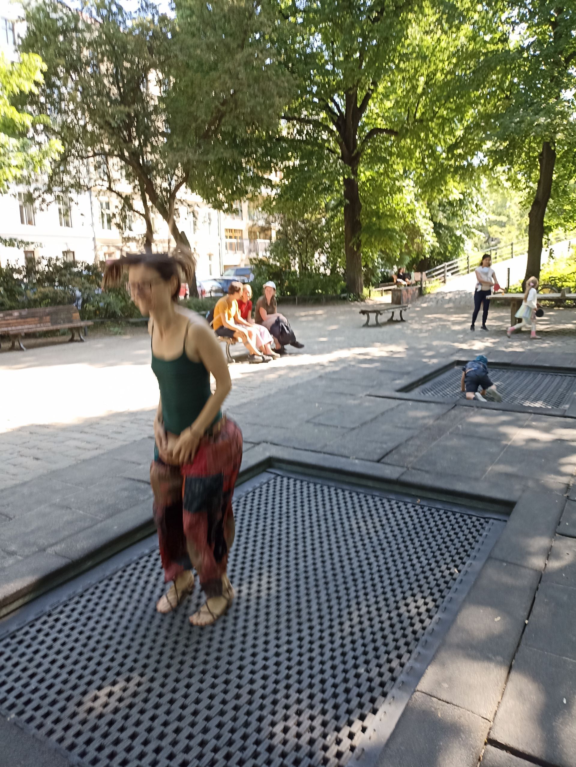 Trampolin im Spielplatz am Wasserturm im Prenzlauer Berg Berlin