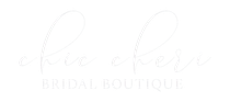 Ein weißes Logo für eine Brautboutique auf weißem Hintergrund.