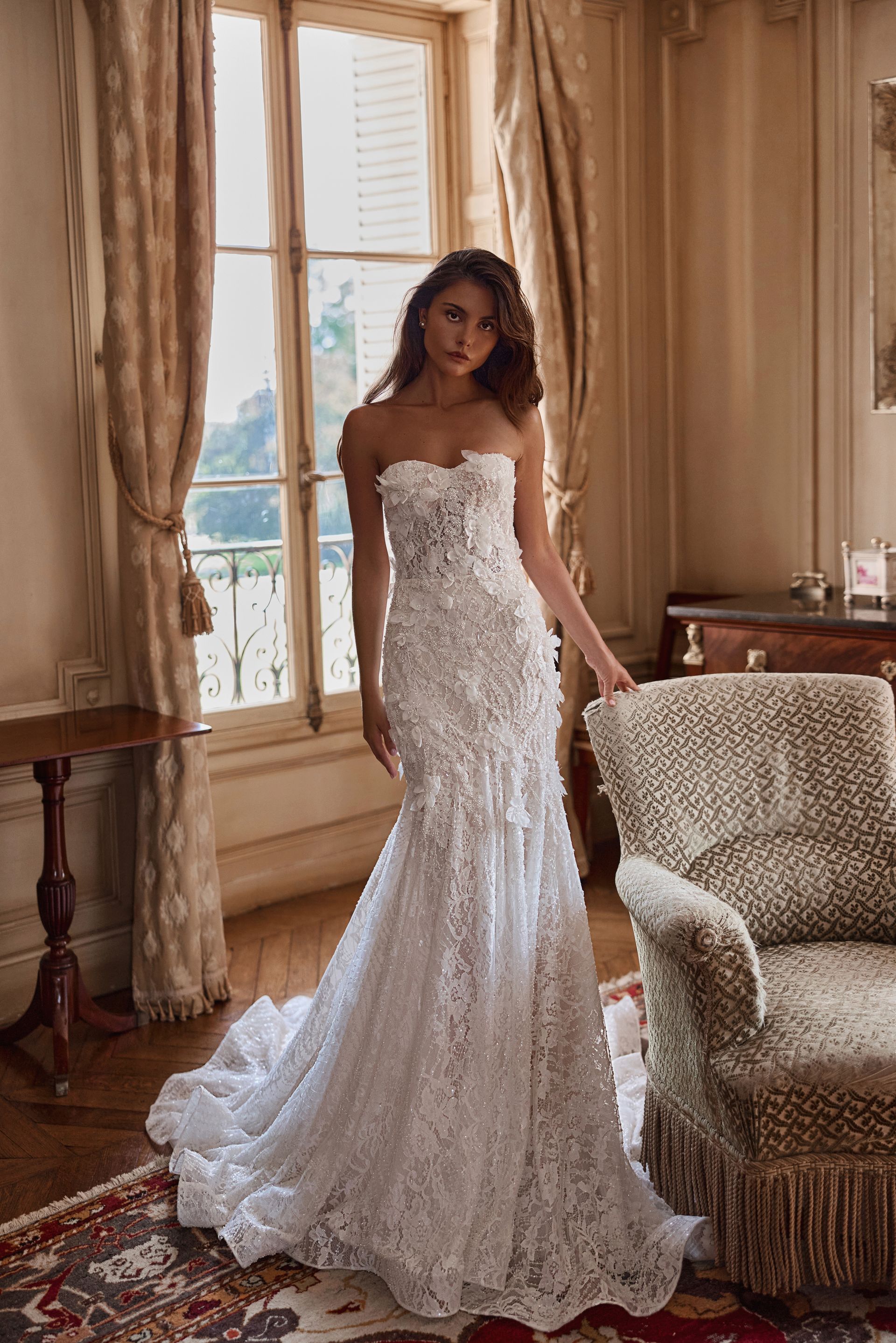 Figurbetontes Fit-and-Flare-Brautkleid mit Corsage und Herzausschnitt, lange Schleppe in Bremen