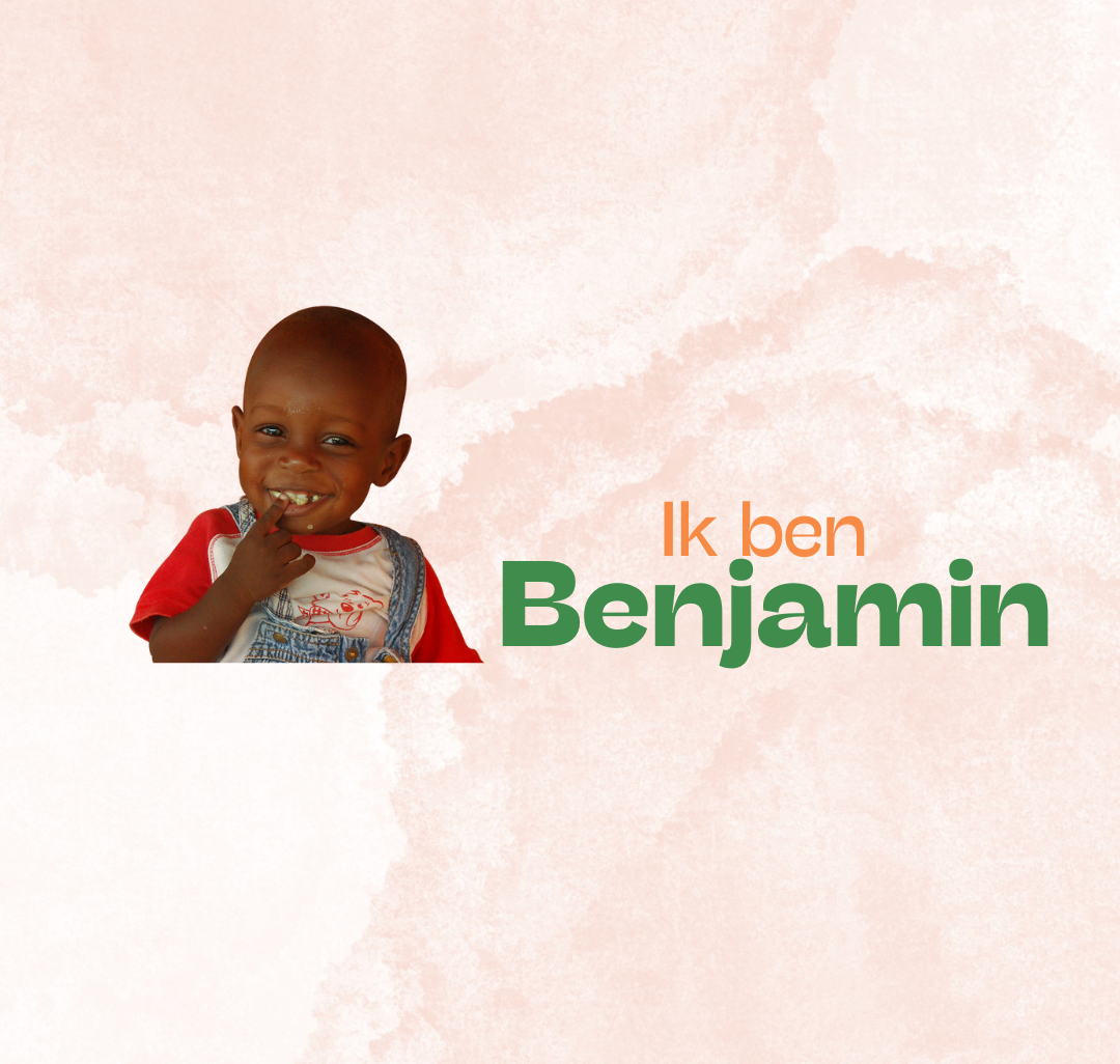 Lachend kind met de tekst