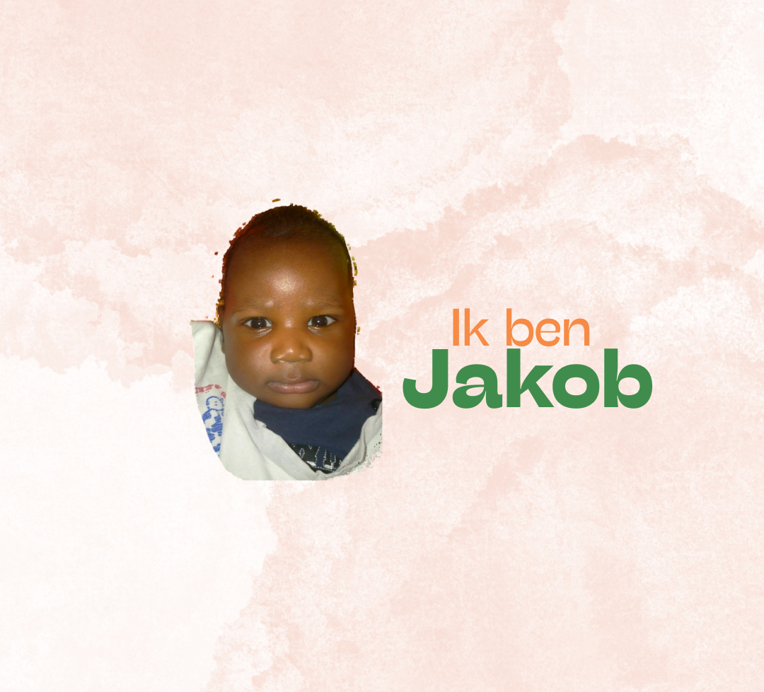 Jong kind met een donkere huidskleur; de tekst luidt