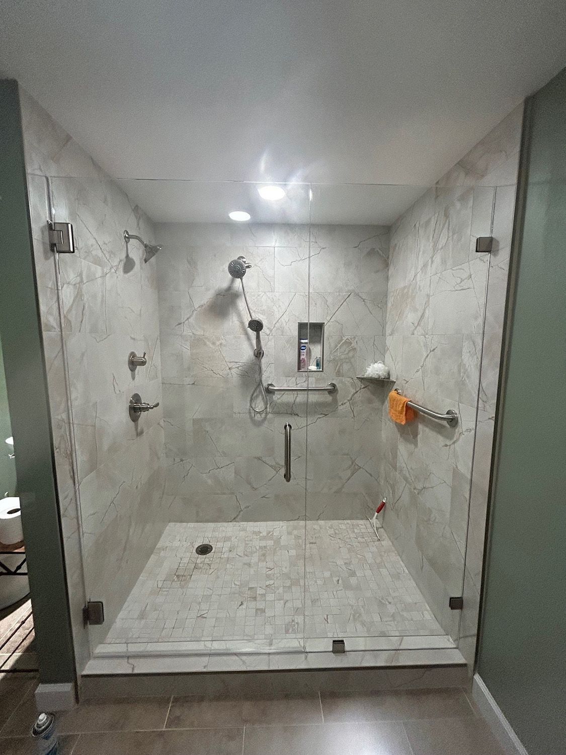 Frameless shower door 180
