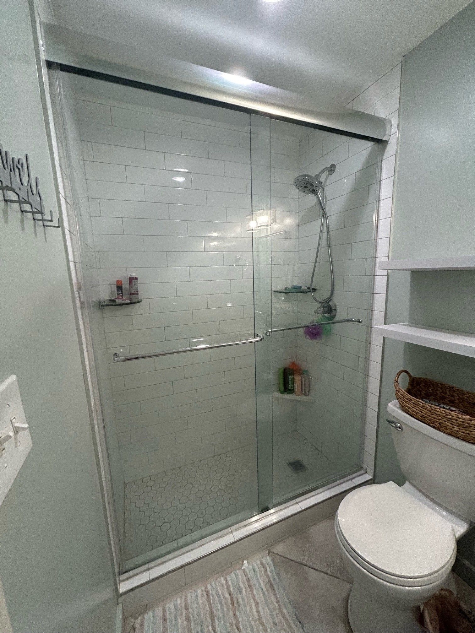 SEMI-FRAMELESS shower door