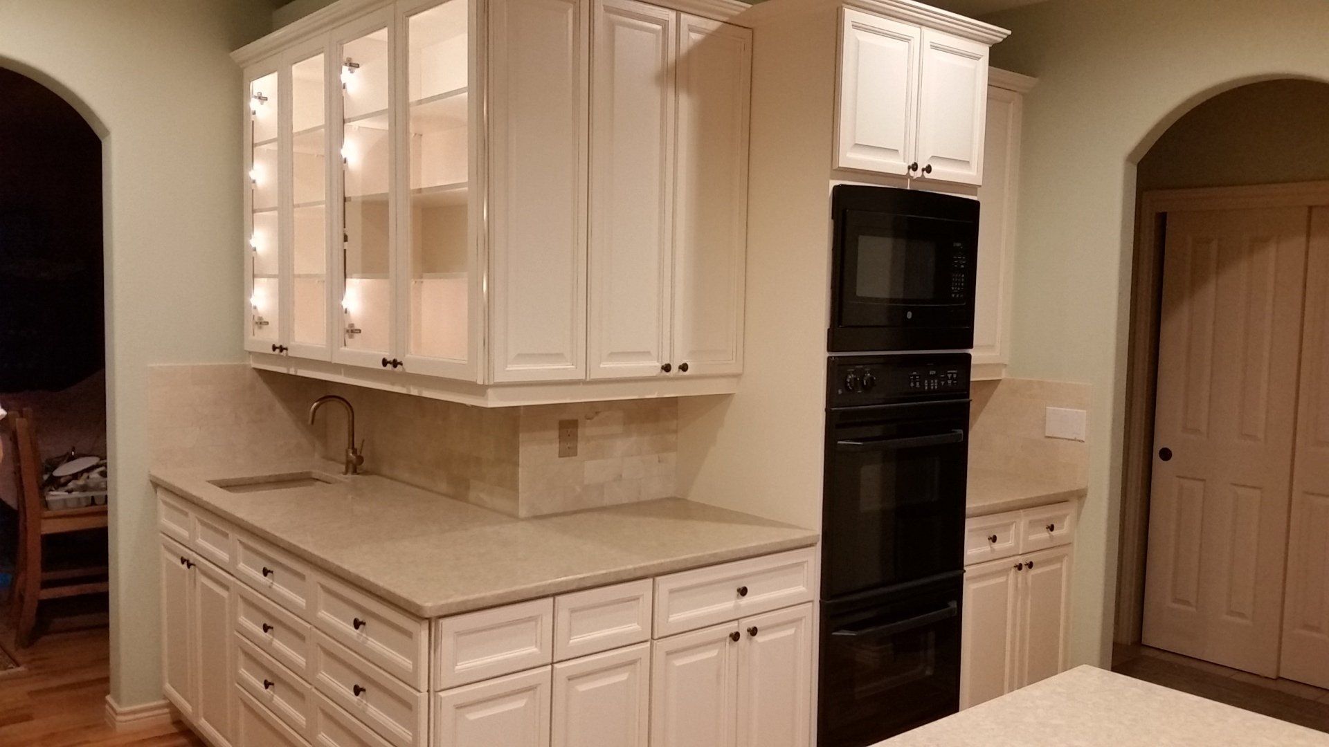 kitchen cabinets white