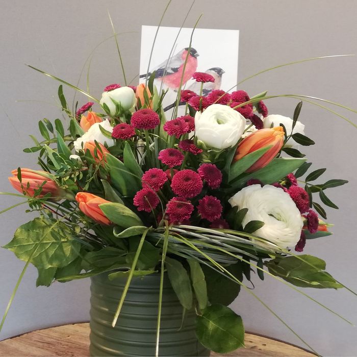 eine Vase mit Blumen