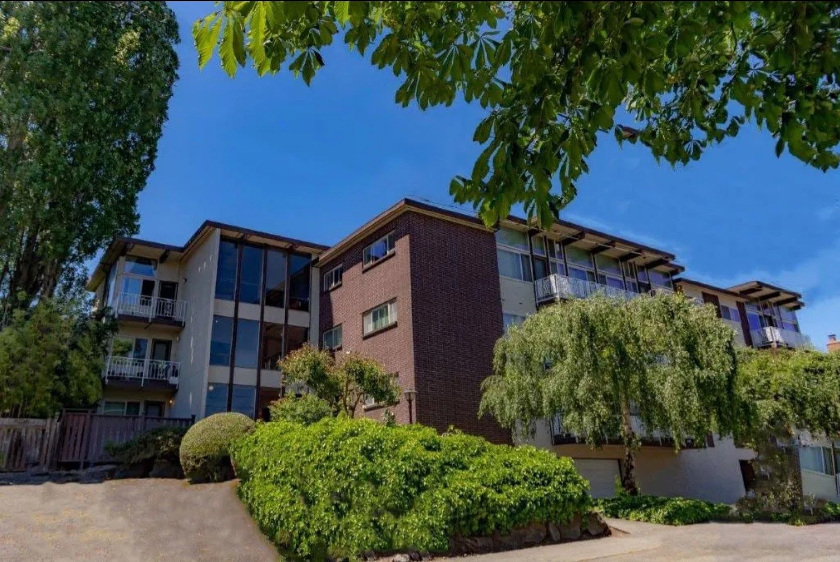 Evanstan Arms Apartments