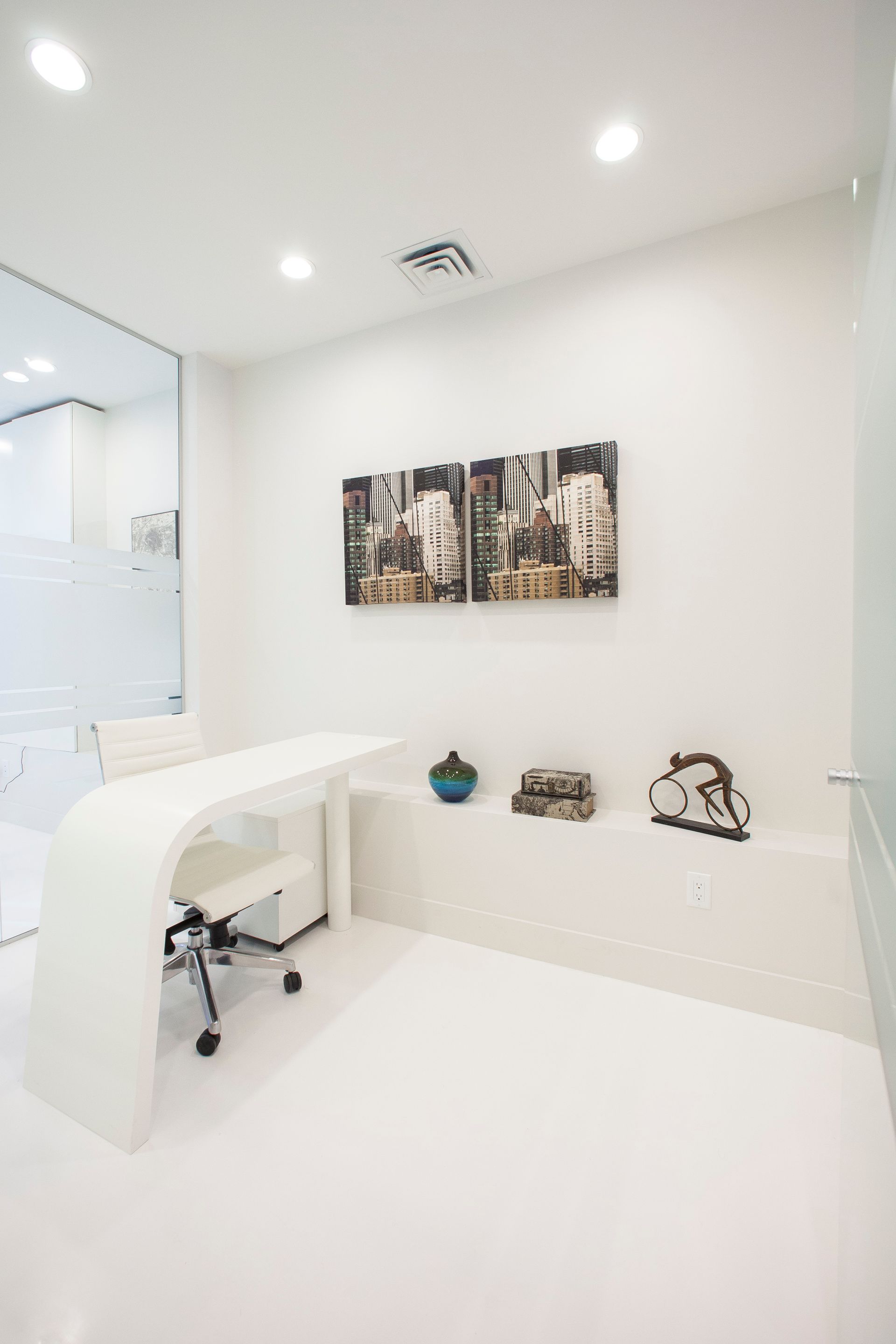 REMAX COAL HARBOUR Commercial Design Rodrozen Design + Build