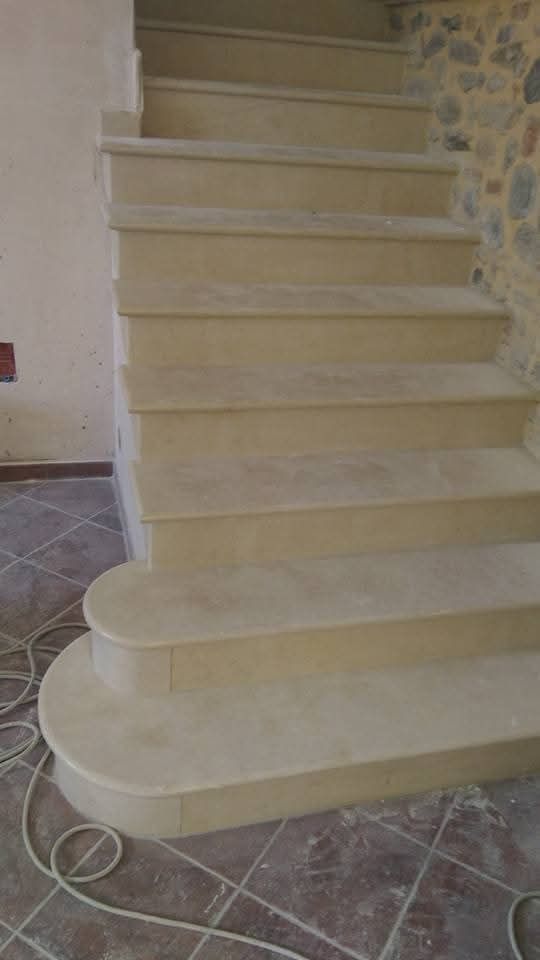 scala in maro chiaro