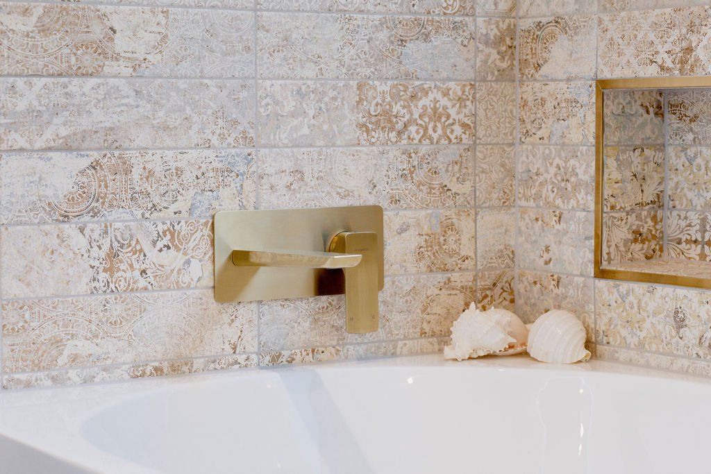A bathroom with a bathtub and a mirror.
