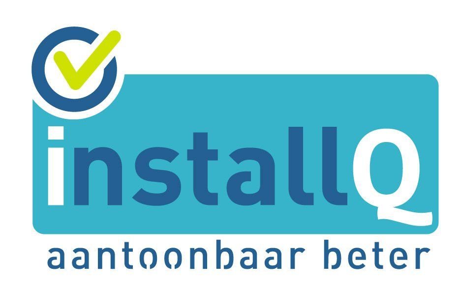 Logo voor InstallQ met een blauw vinkje, het woord 