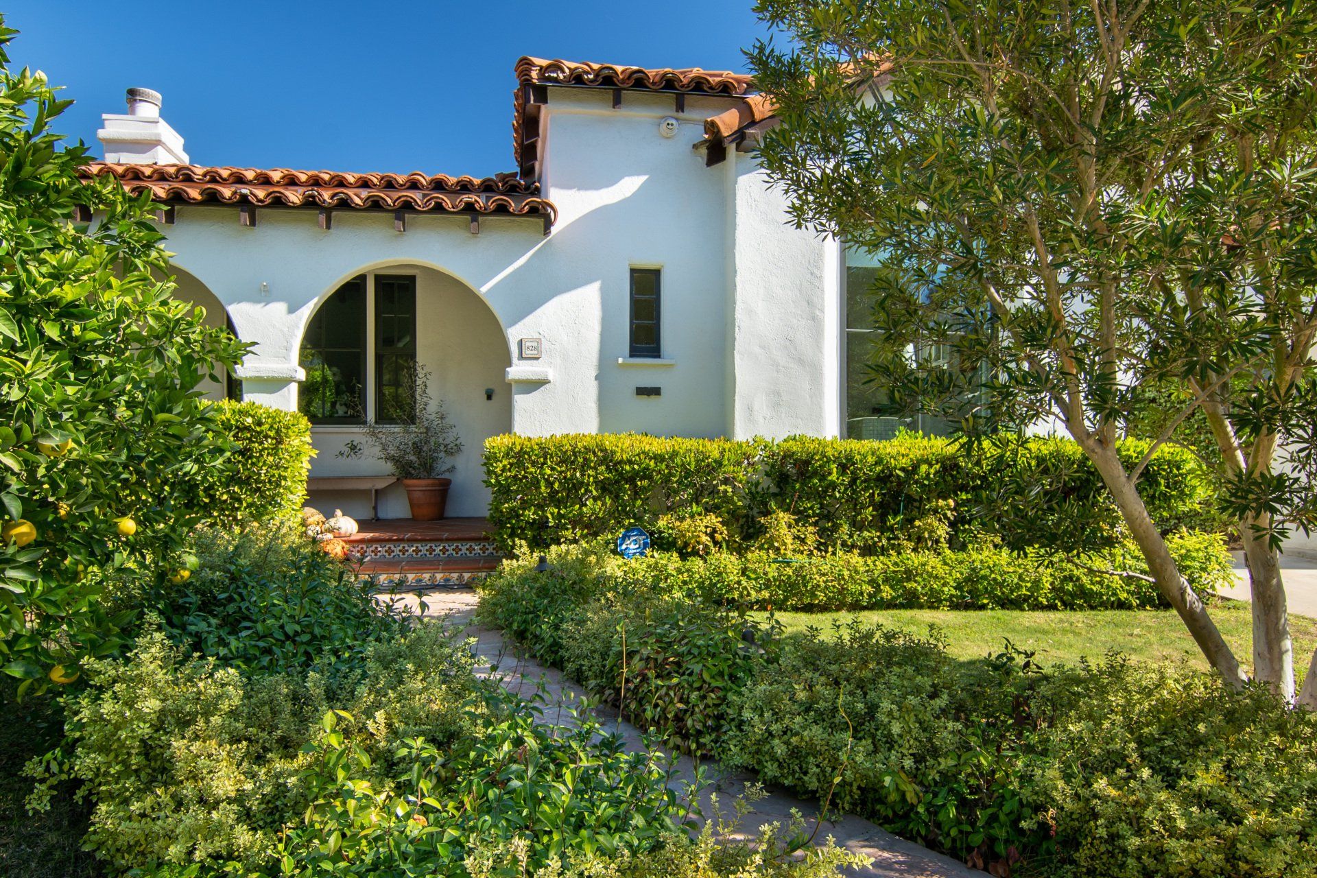 828 Wellesley Ave