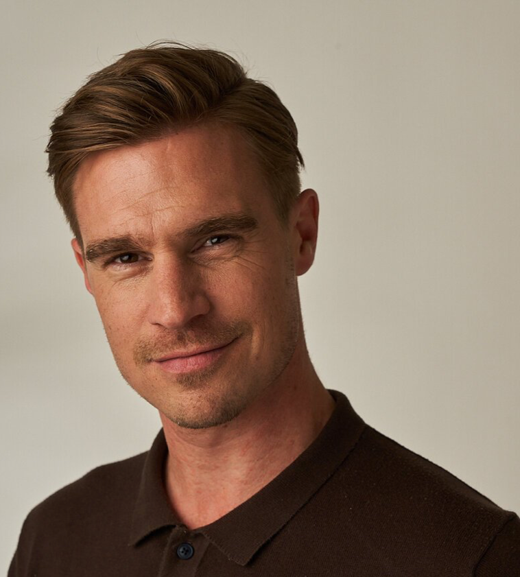 Ein Mann und zwei Frauen posieren zusammen für ein Foto. Andere Behandlungen .
PRP Eigenblut Therapie