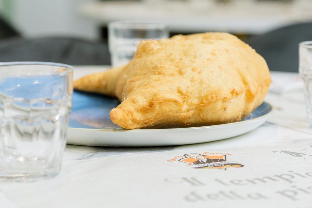 Pizza fritta Da Michele - Pizzeria napoletana a Roma