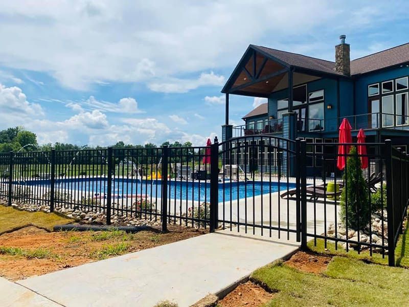 Aluminum installation in Moorhead, Minnesota with sleek black pickets, secure pool perimeter, and clean modern lines.