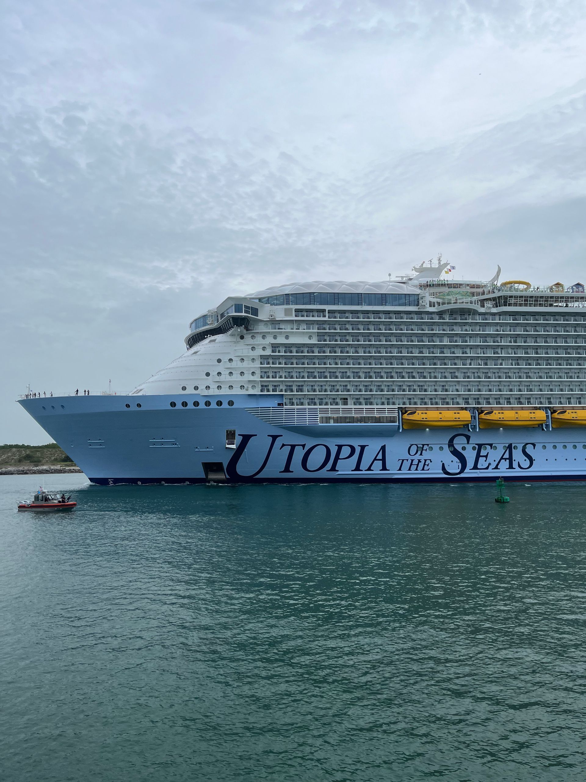 Large cruise ship 