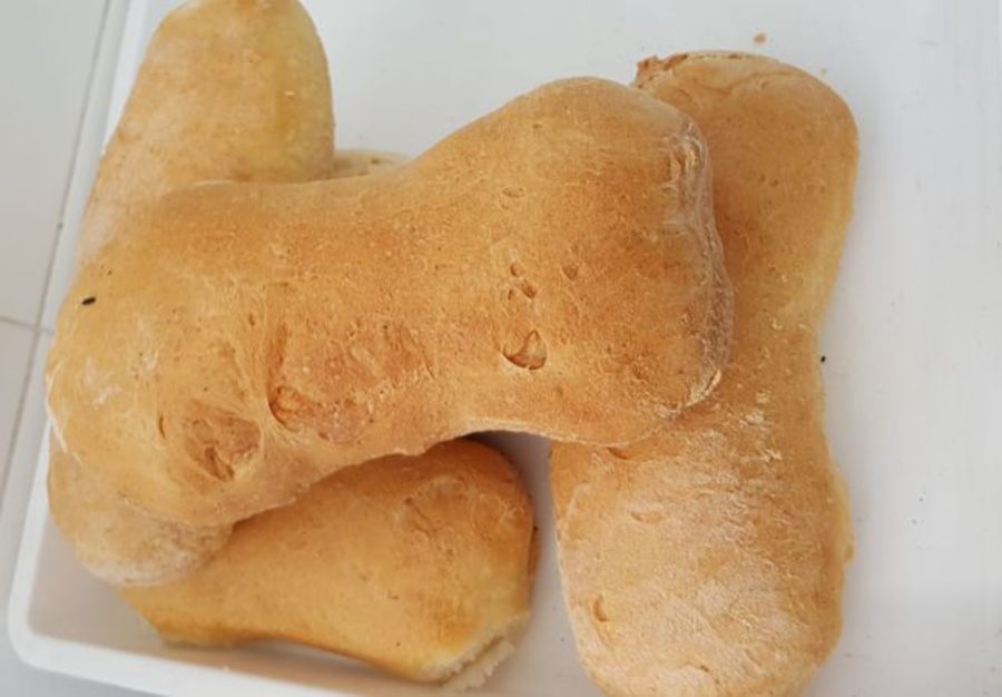 produzione quotidiana di pane cotto a legna