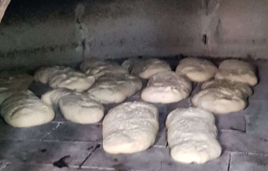 pane cotto nel forno a legna