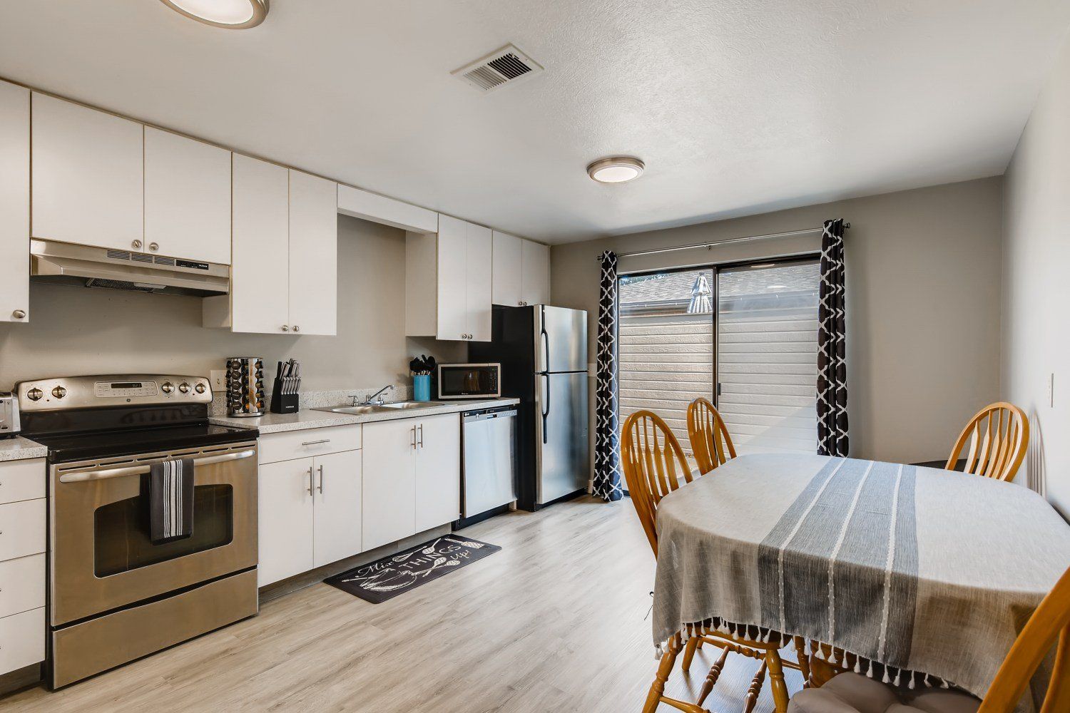 kitchen & dining area