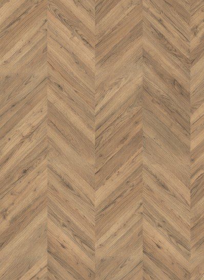 Houten vloer met visgraatpatroon in bruine en beige tinten.