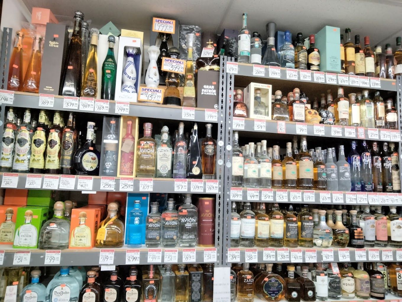 liquor store beer on shelves