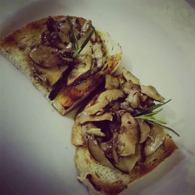 crostini con funghi