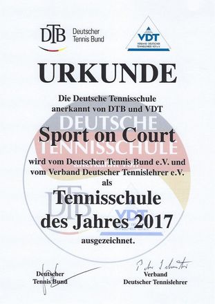A certificate that says urkunde deutsche sport on court tennisschule des jahres 2017