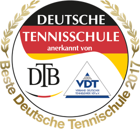 Ein Abzeichen mit der Aufschrift „Deutsche Tennisschule“