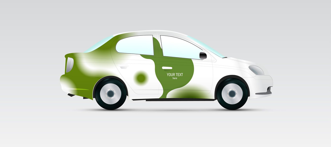 Auto bianca con grafica a foglie verdi a tema ecologico su sfondo bianco.
