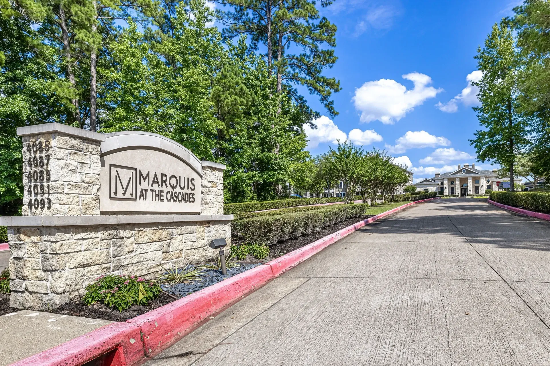Marquis at the Cascades monument sign and entrance