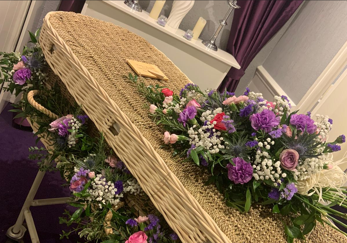 Floral Garlands | Hayes, Hanwell & Ickenham | A. Cain (Funeral Services