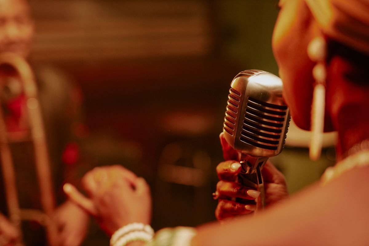 Open mic night at bar