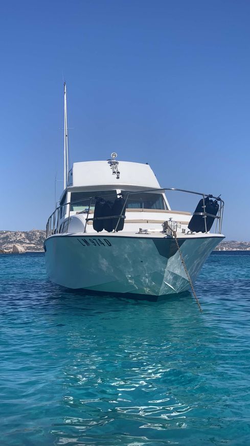 pleasure boat Chris Craft Corvette 37