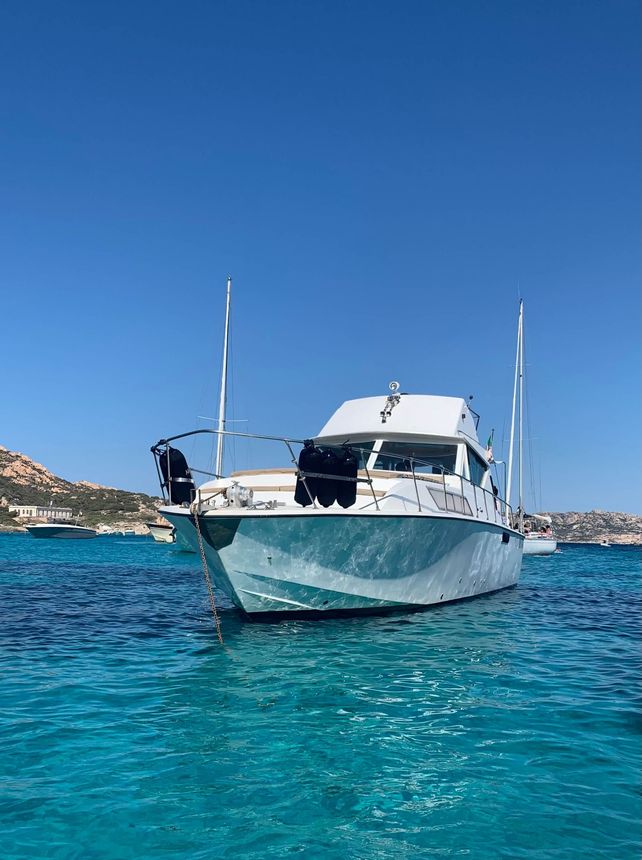 pleasure boat