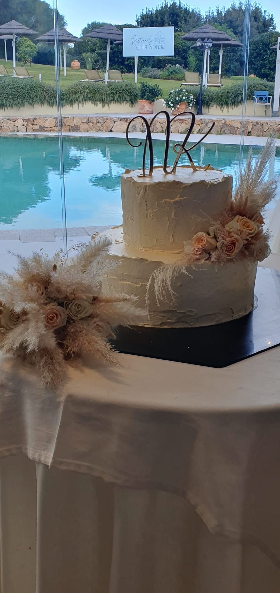 Torta nuziale con la scritta
