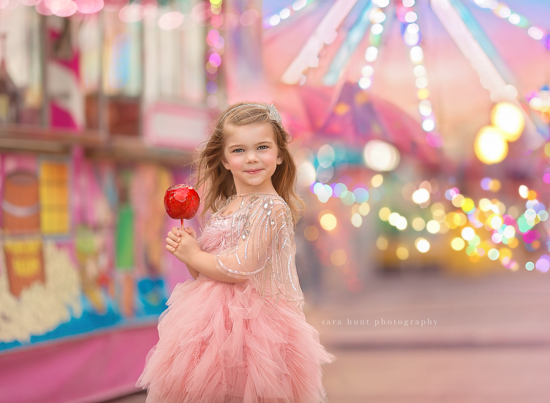 Beautiful girl holding a big lollipop — Pearland, TX — Sara Hunt Photography Beautiful girl holding a big lollipop — Pearland, TX — Sara Hunt Photography