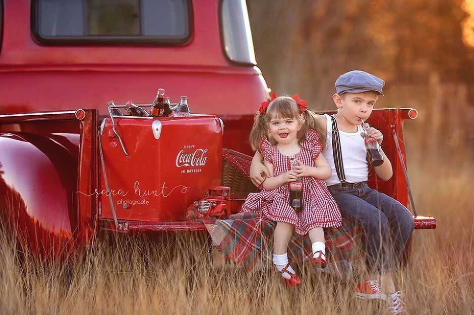 Two kids drinking coca-cola — Pearland, TX — Sara Hunt Photography