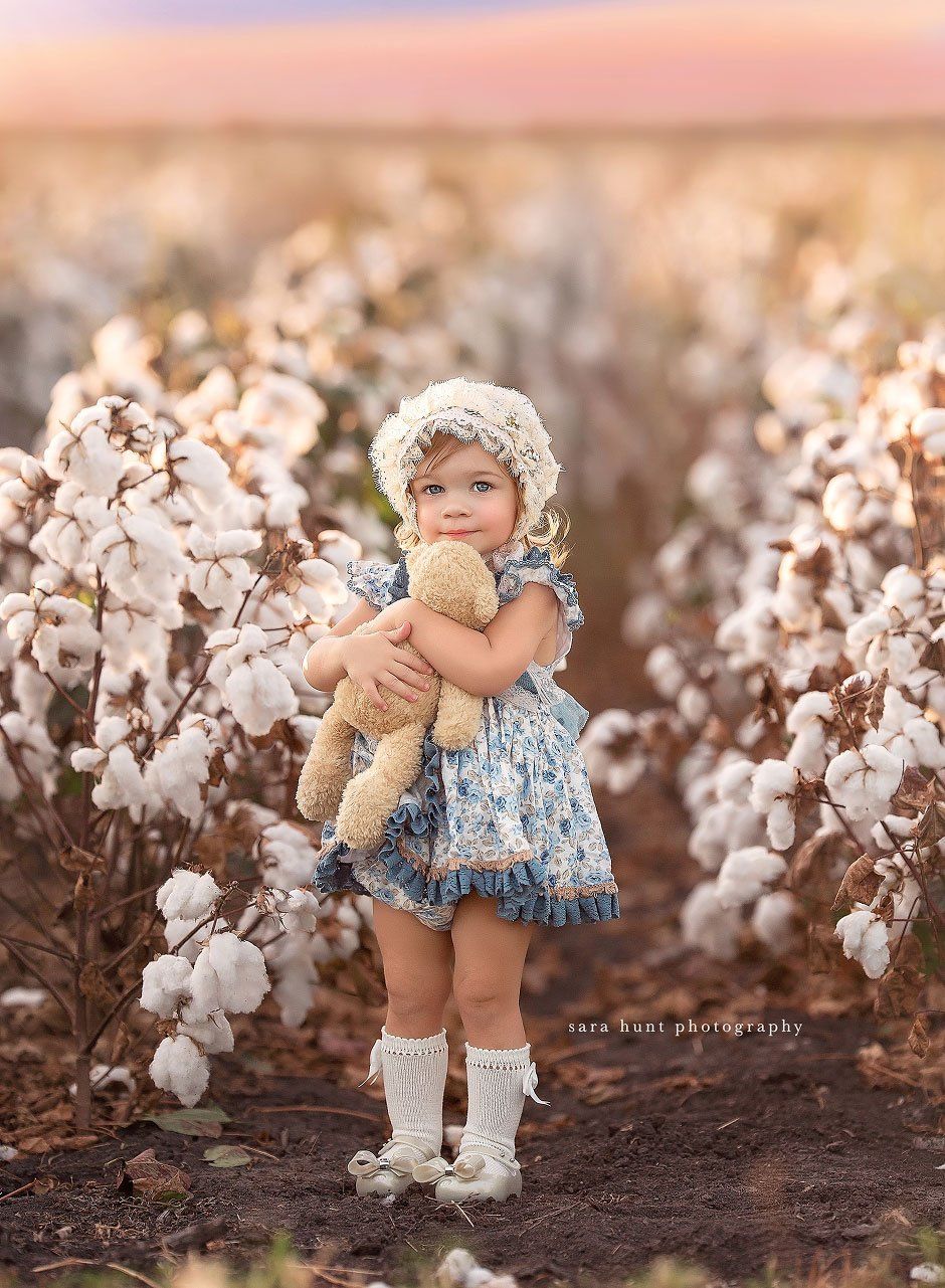 Young girl hugging stuffed toy — Pearland, TX — Sara Hunt Photography