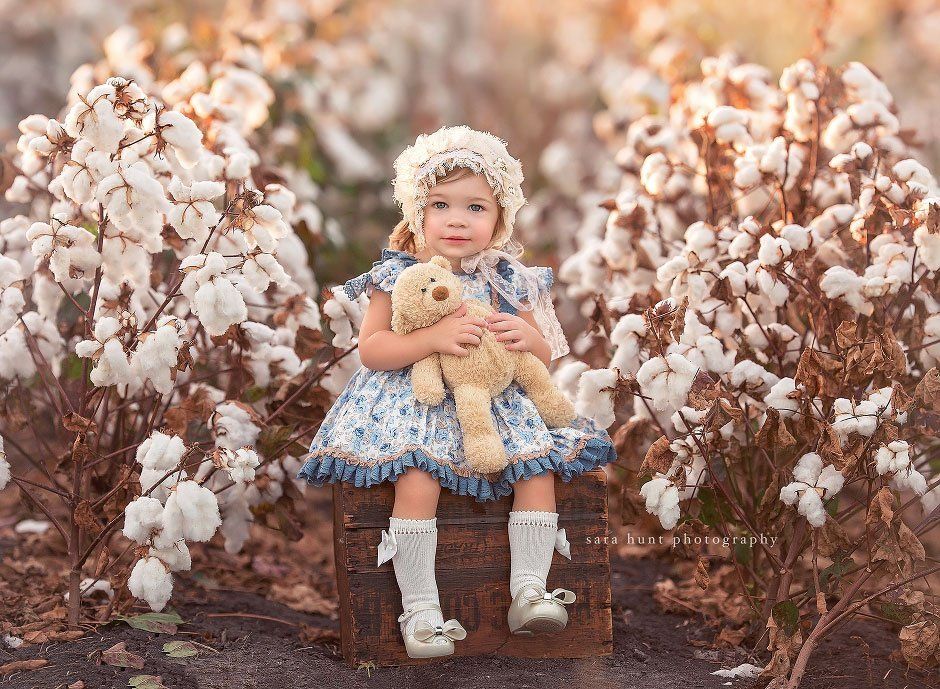 Young girl sitting — Pearland, TX — Sara Hunt Photography