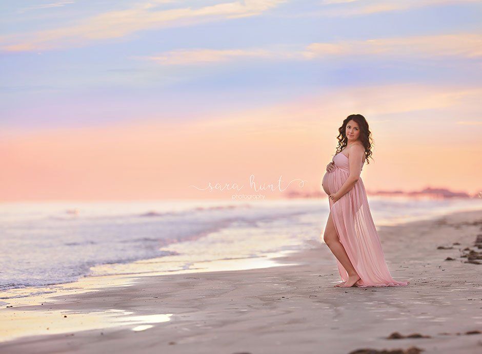 Pregnant woman with curly hair — Pearland, TX — Sara Hunt Photography
