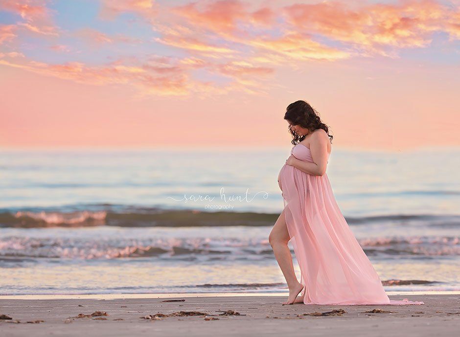 Pregnant woman with curly hair side view — Pearland, TX — Sara Hunt Photography