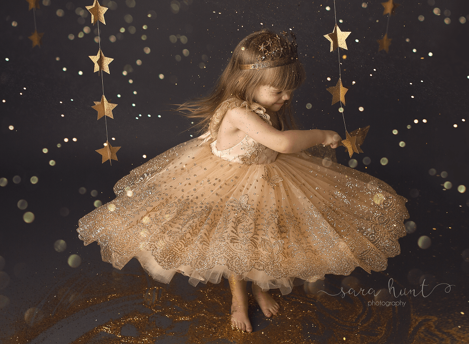 Pretty princess playing glitters with her feet — Pearland, TX — Sara Hunt Photography